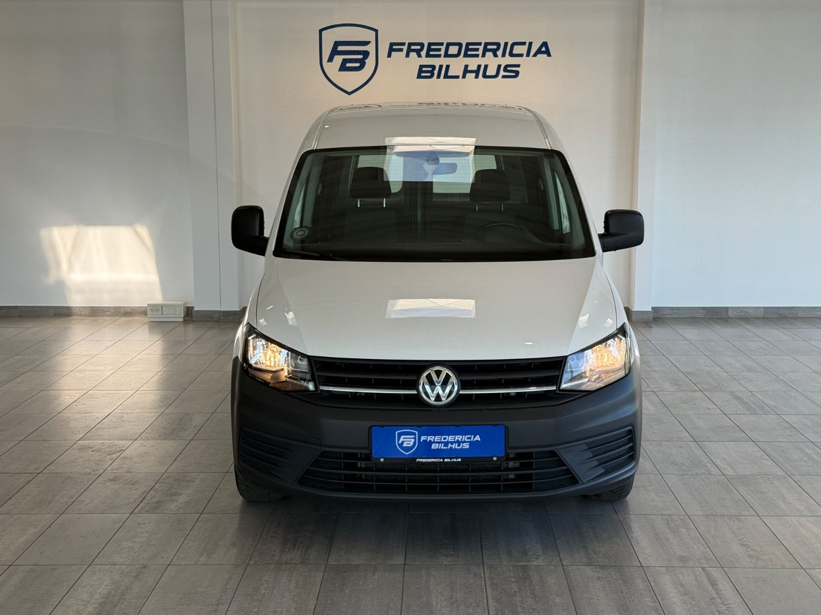 Hvid VW Caddy Maxi fra 2017