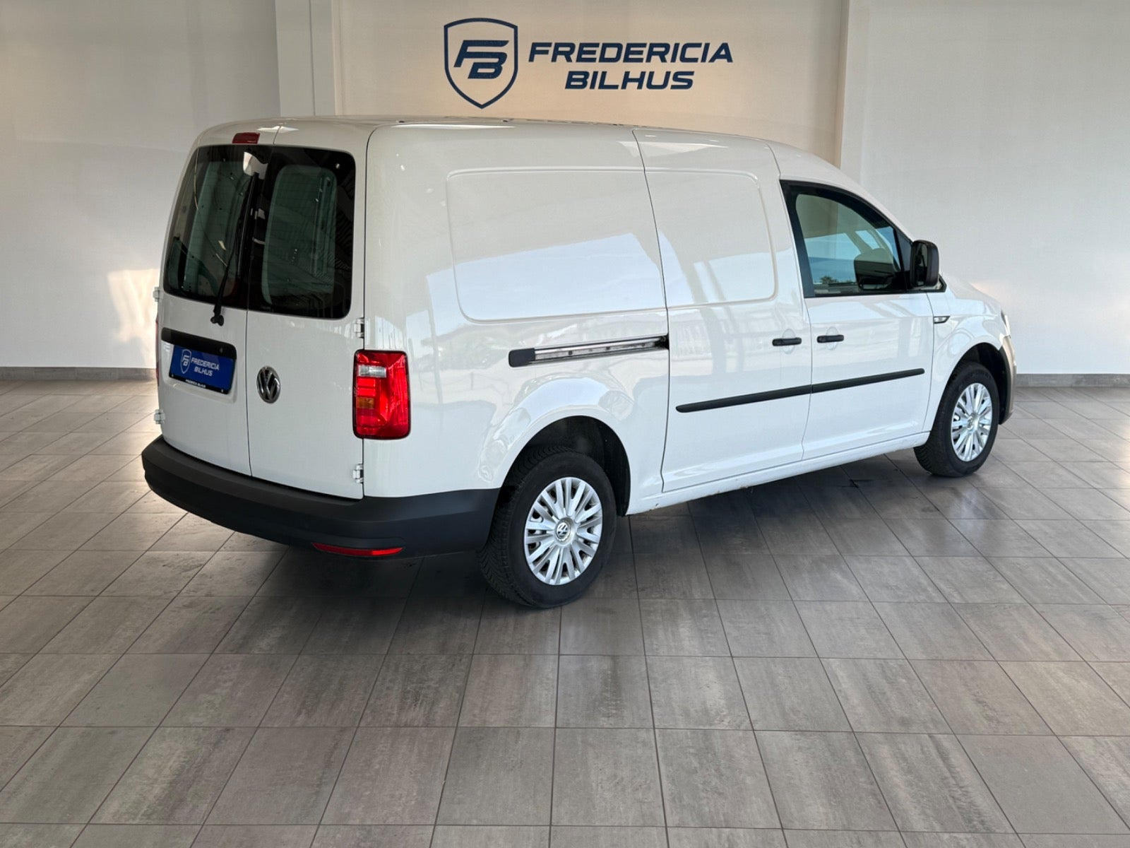 Hvid VW Caddy Maxi fra 2017
