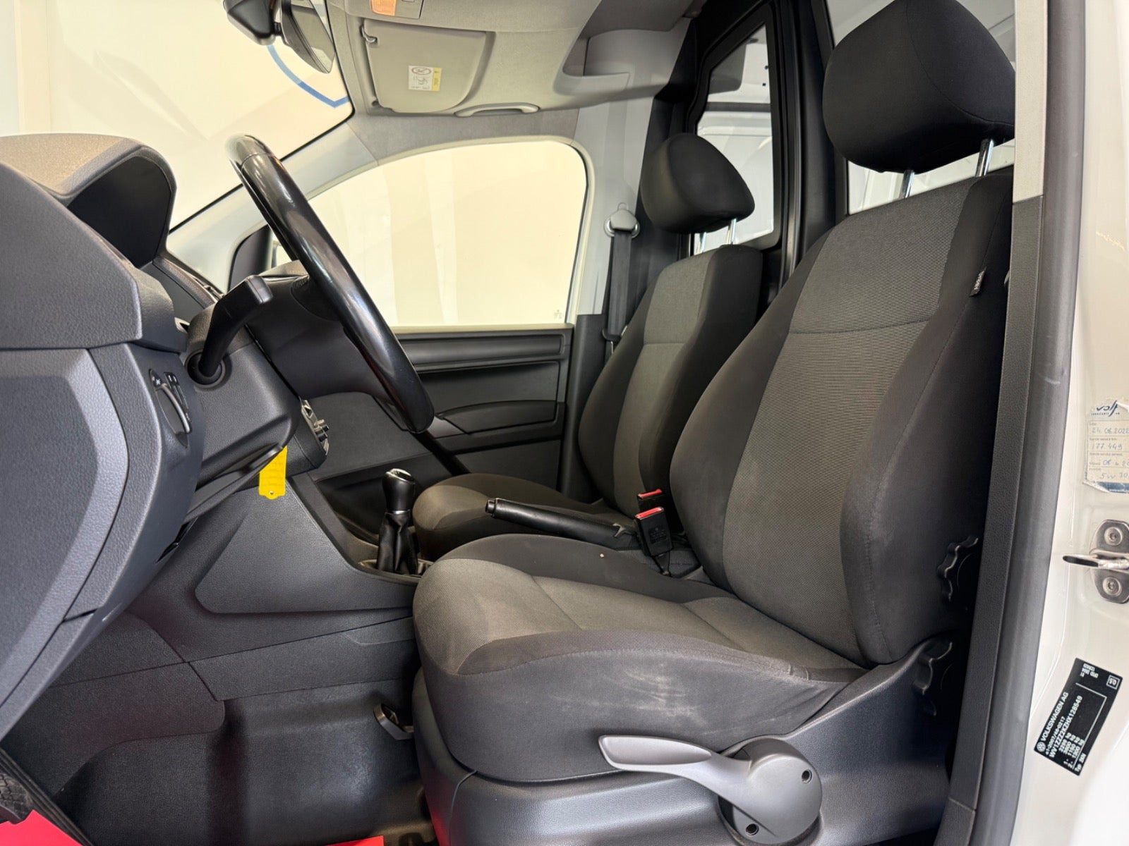 Hvid VW Caddy Maxi fra 2017