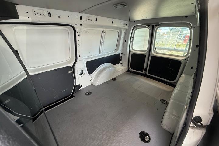 Hvid VW Caddy Maxi fra 2017