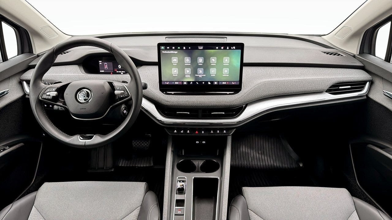 Grå Skoda Enyaq fra 2025