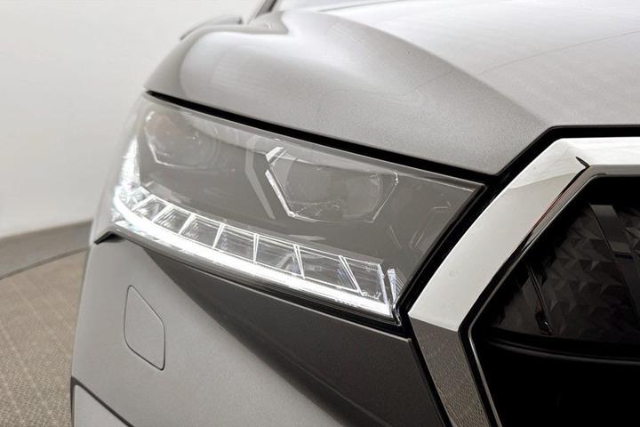 Grå Skoda Enyaq fra 2025