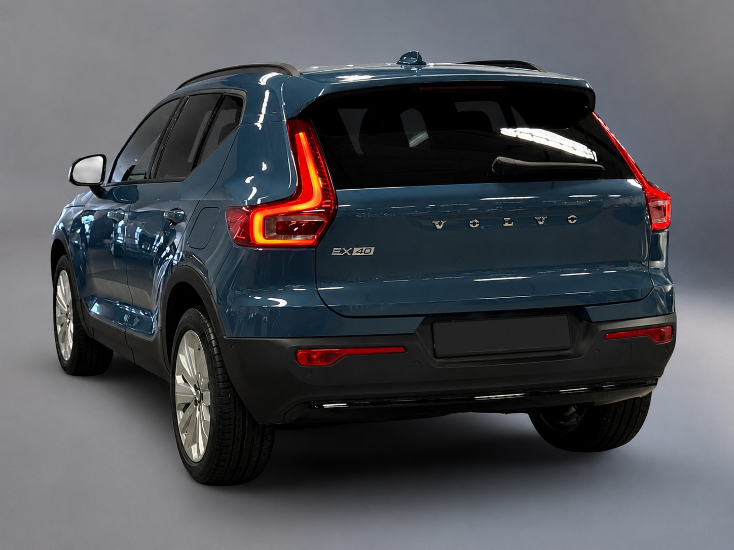 Blå Volvo EX40 fra 2025