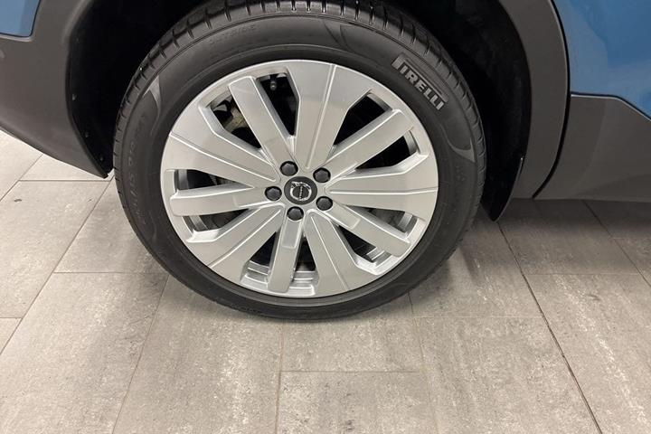 Blå Volvo EX40 fra 2025