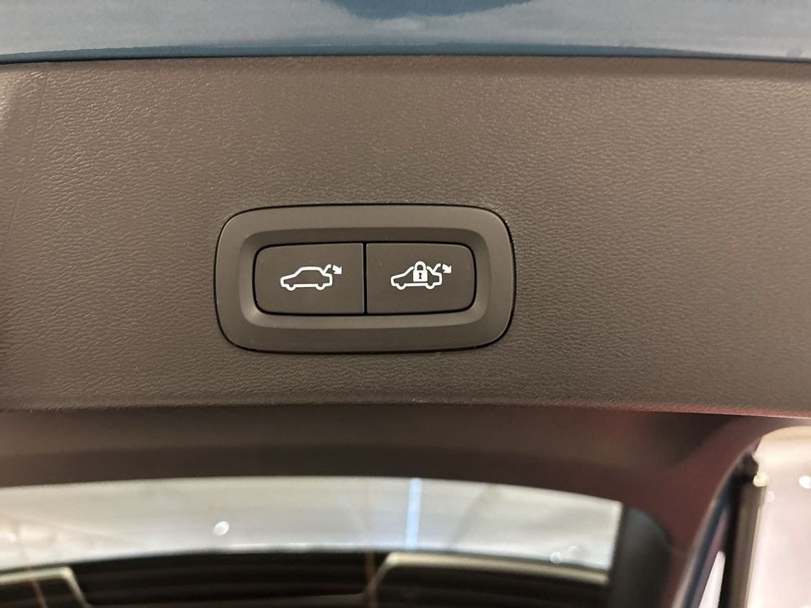 Blå Volvo EX40 fra 2025