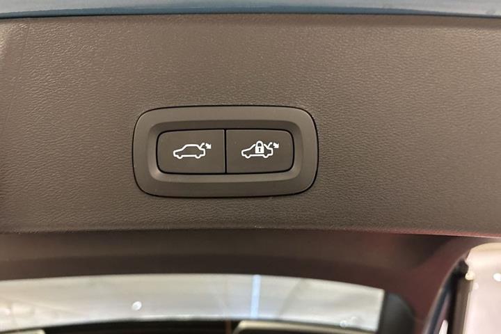 Blå Volvo EX40 fra 2025