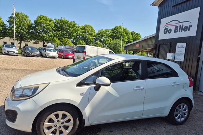 Grøn Kia Rio fra 2013