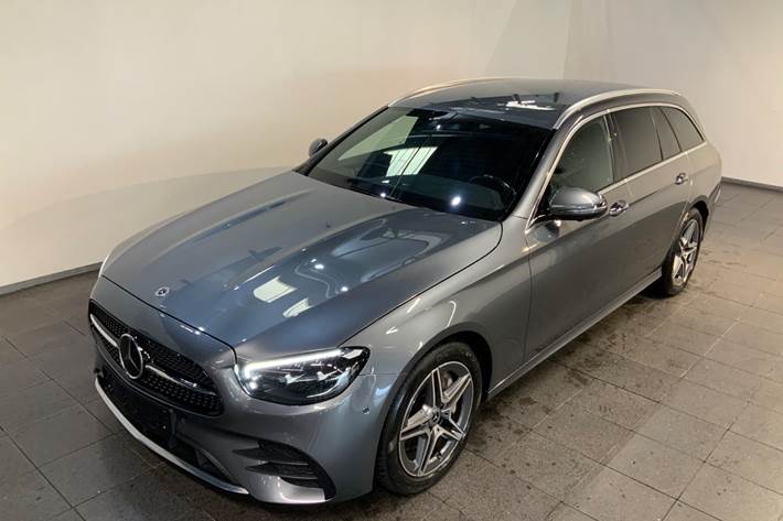 Grå Mercedes E300 e fra 2022