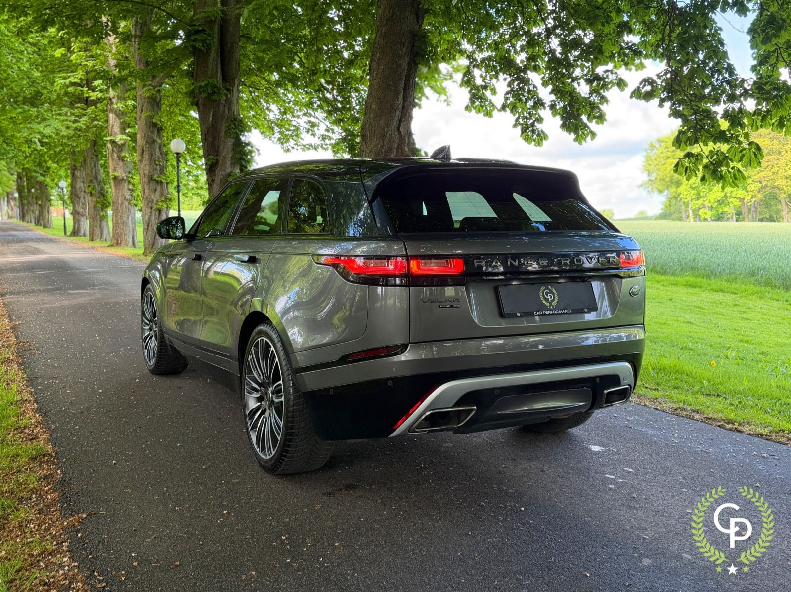 Grå Land Rover Range Rover Velar fra 2018