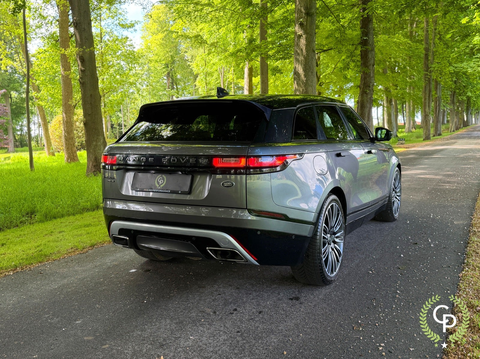 Grå Land Rover Range Rover Velar fra 2018