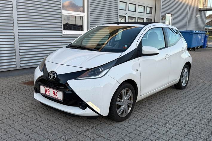 Hvid Toyota Aygo fra 2015