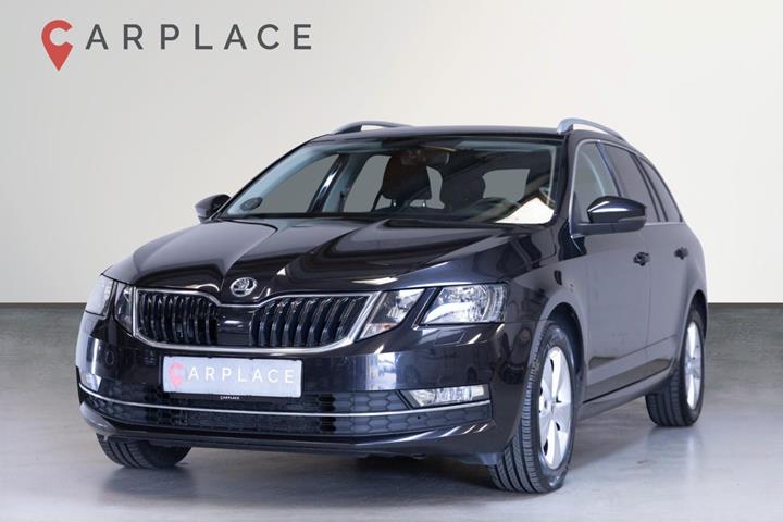 Sort Skoda Octavia fra 2020 set udefra