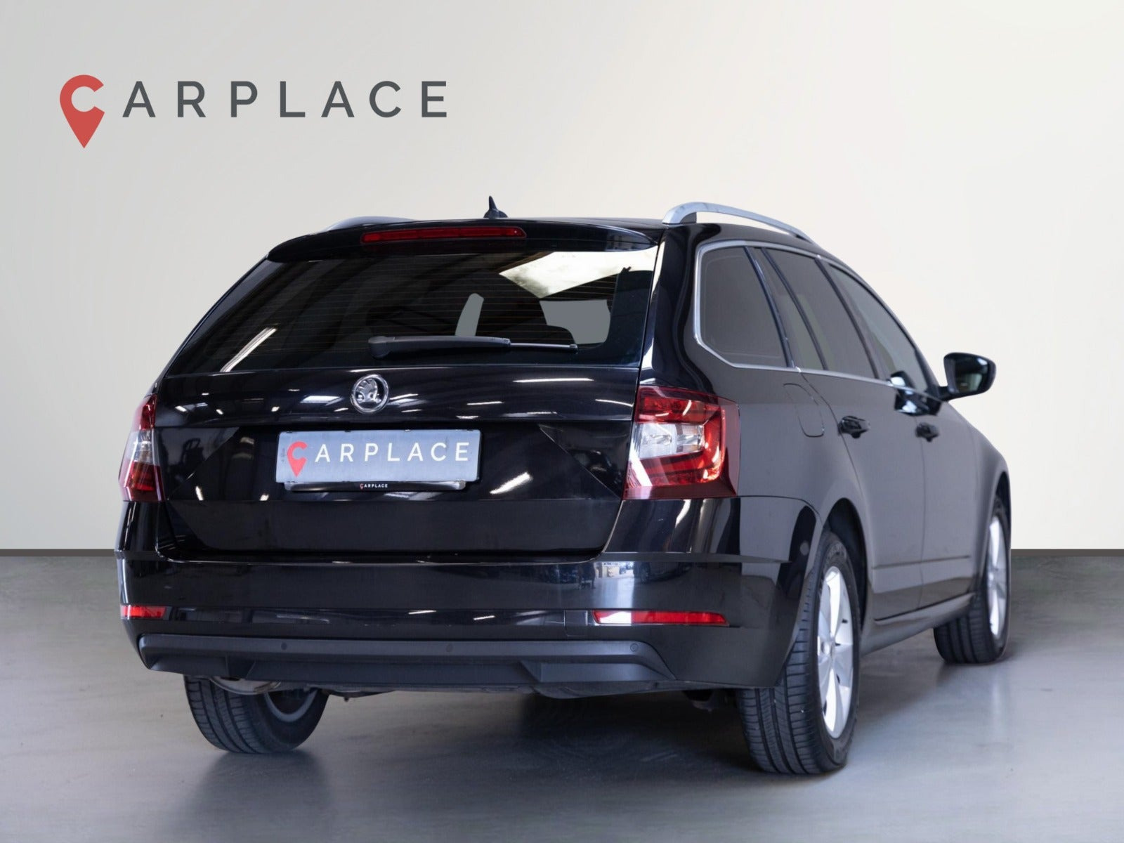 Sort Skoda Octavia fra 2020