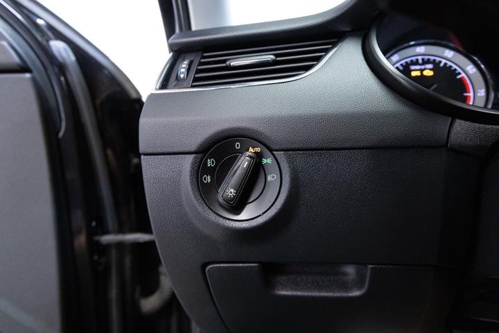 Sort Skoda Octavia fra 2020