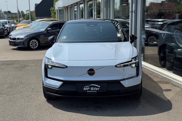 Hvid Volvo EX30 fra 2025