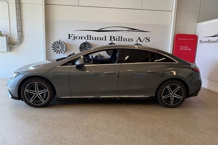 Grå Mercedes EQE350 fra 2024