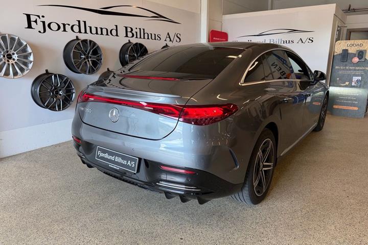 Grå Mercedes EQE350 fra 2024