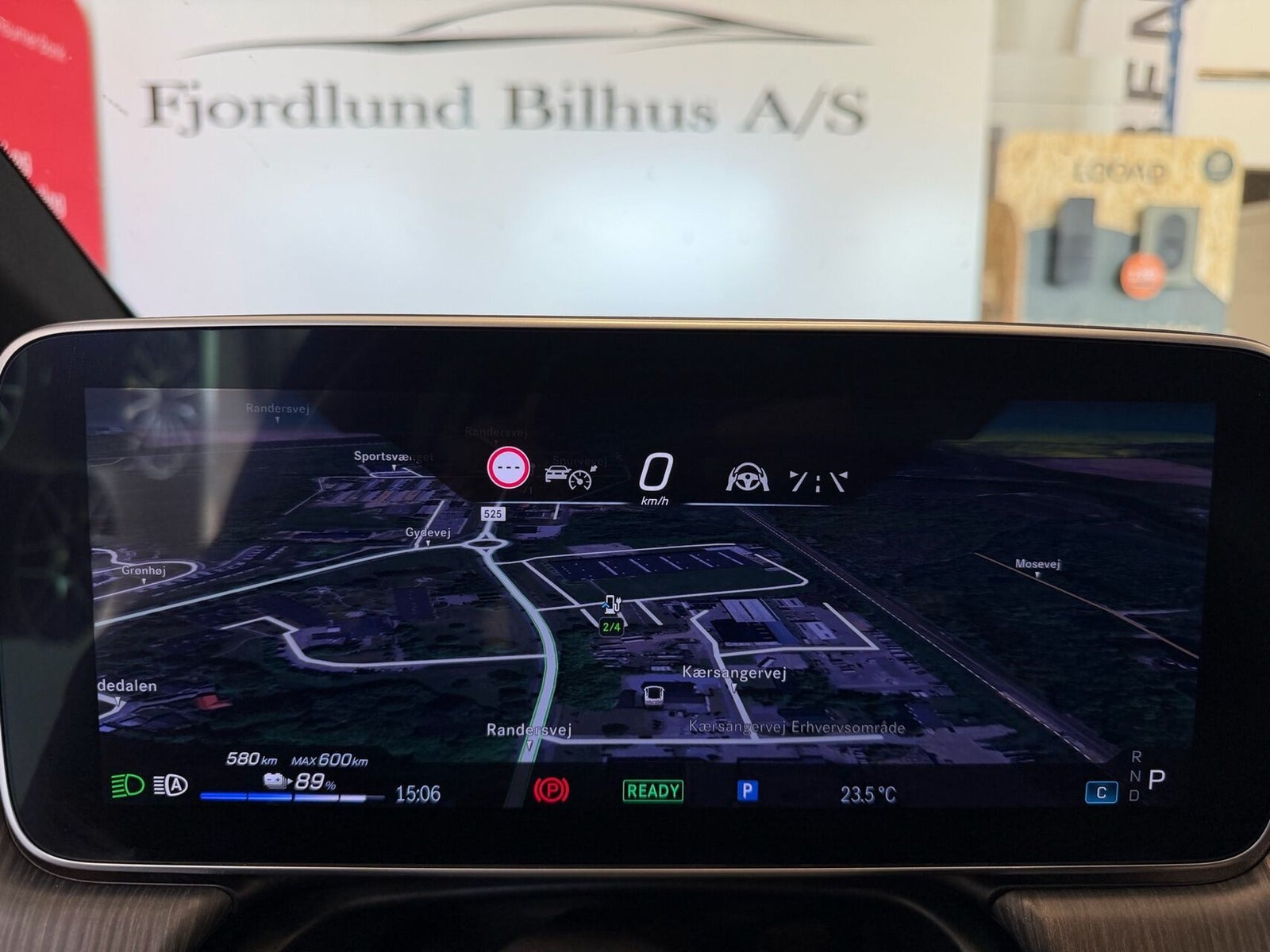 Grå Mercedes EQE350 fra 2024