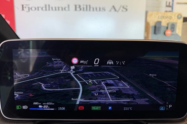 Grå Mercedes EQE350 fra 2024