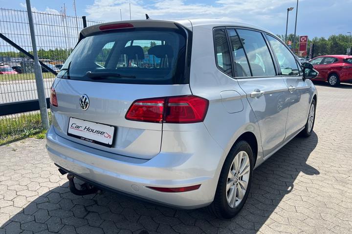 Sølv VW Golf Sportsvan fra 2015