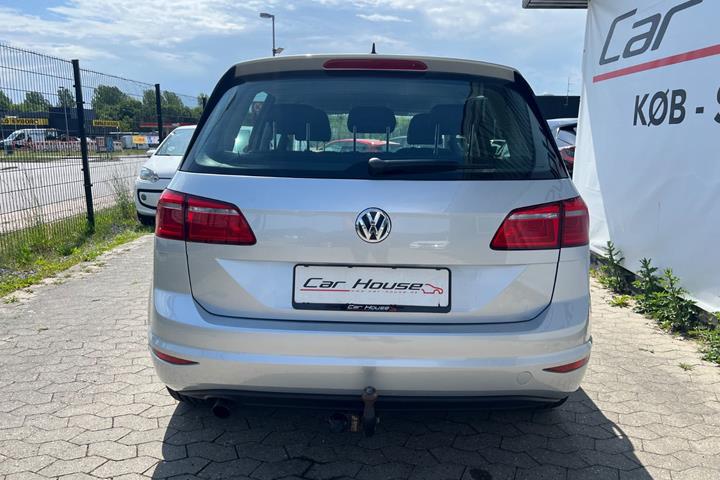Sølv VW Golf Sportsvan fra 2015