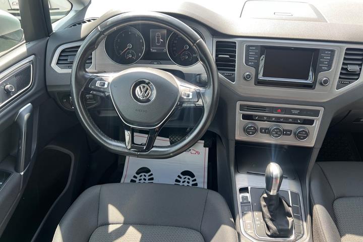 Sølv VW Golf Sportsvan fra 2015