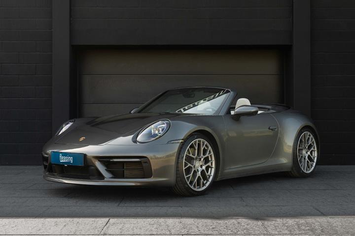 Grå Porsche 911 Carrera 4S fra 2020 set udefra