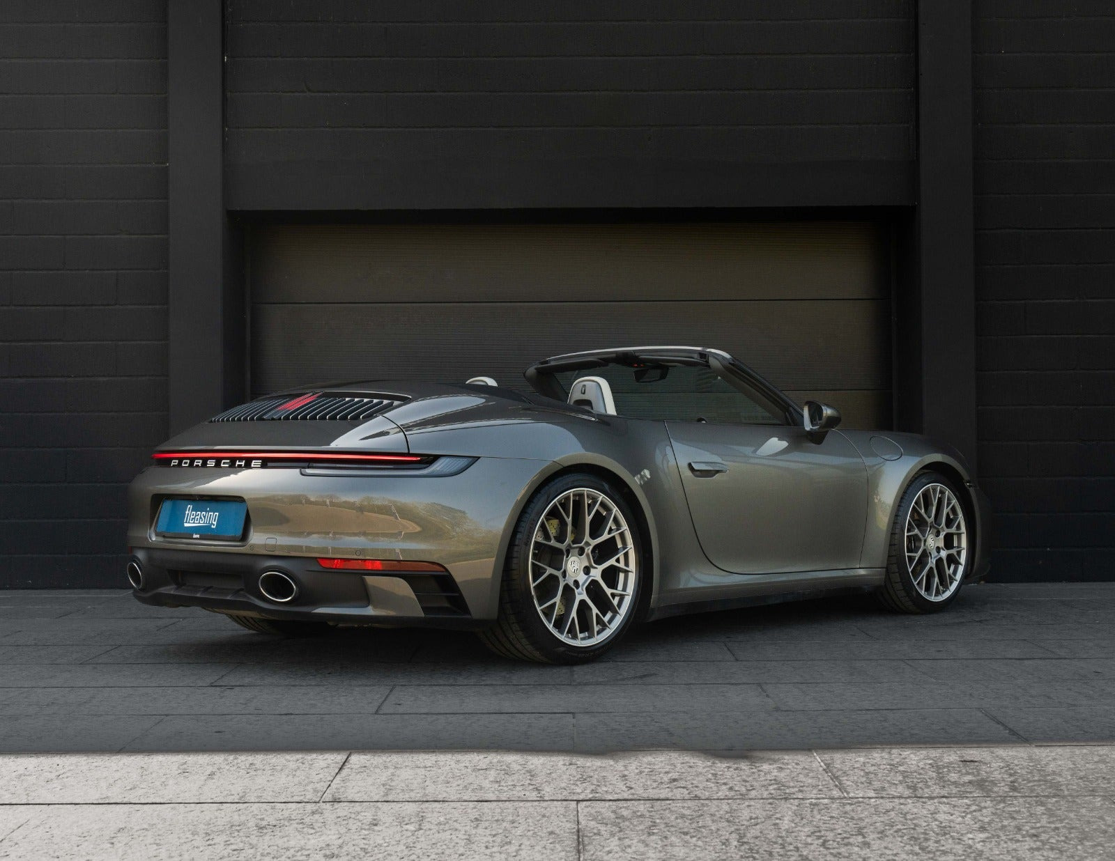 Grå Porsche 911 Carrera 4S fra 2020