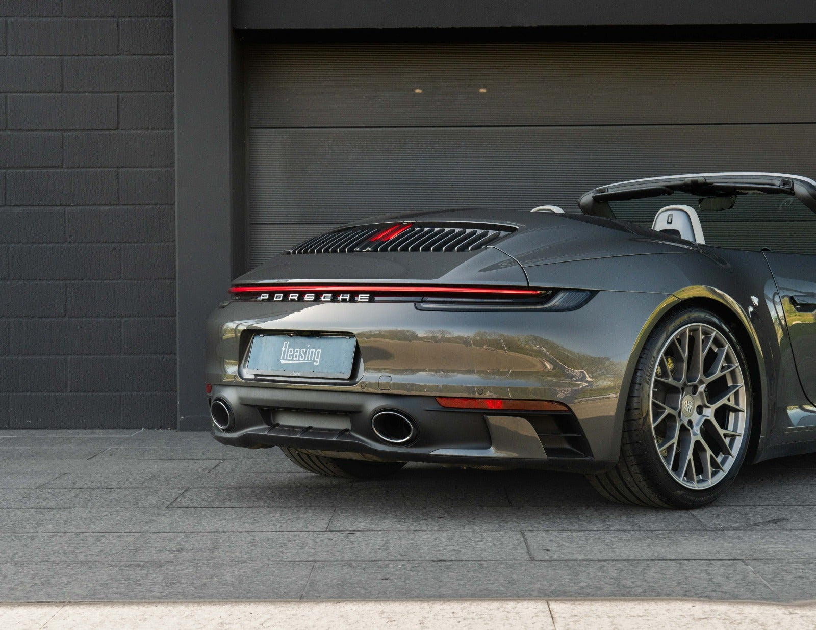Grå Porsche 911 Carrera 4S fra 2020