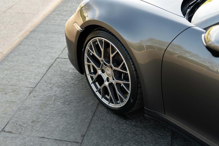 Grå Porsche 911 Carrera 4S fra 2020