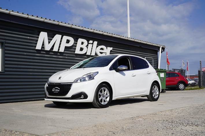 Hvid Peugeot 208 fra 2016 set udefra