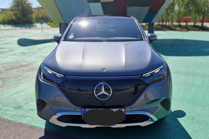 Grå Mercedes EQE350+ SUV fra 2023
