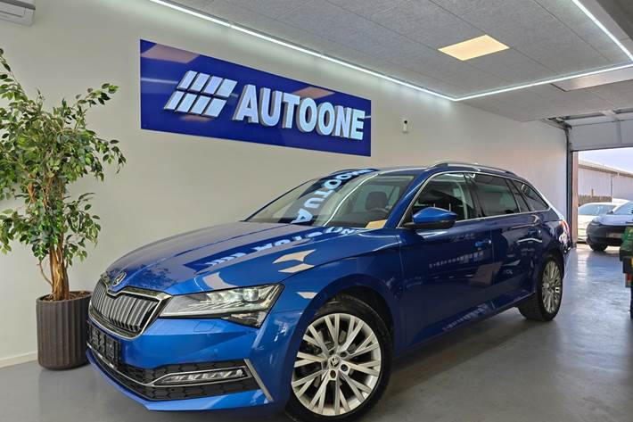 Blå Skoda Superb fra 2020