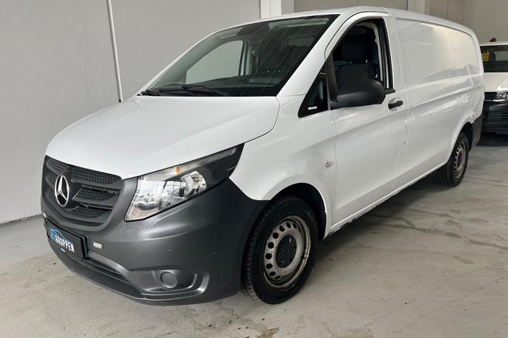 Gul Mercedes Vito 114 fra 2017 set udefra