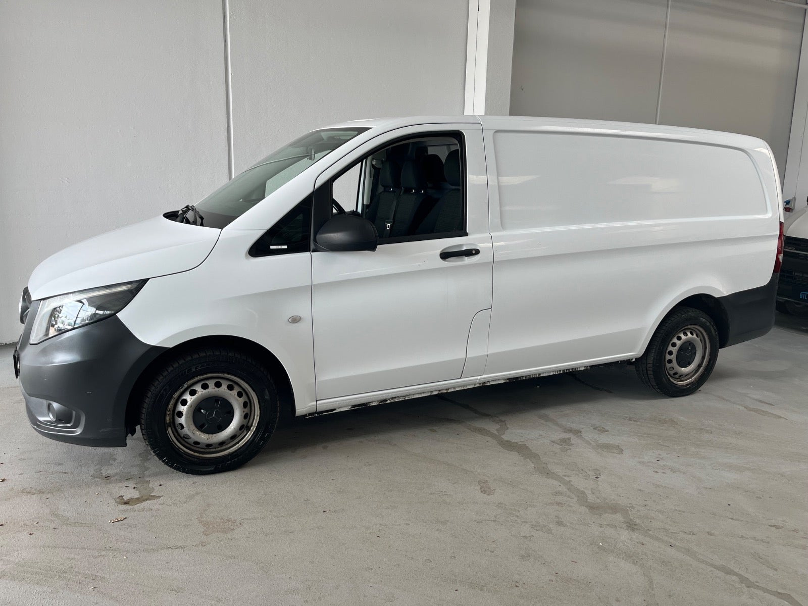 Gul Mercedes Vito 114 fra 2017