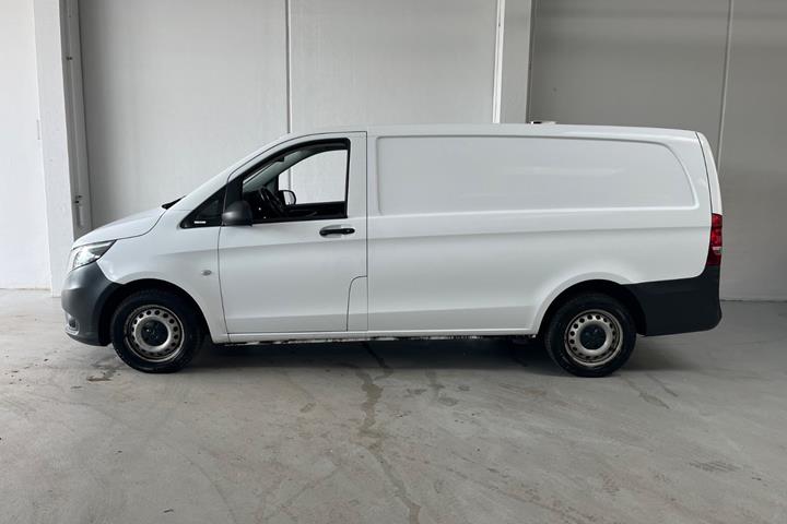 Gul Mercedes Vito 114 fra 2017