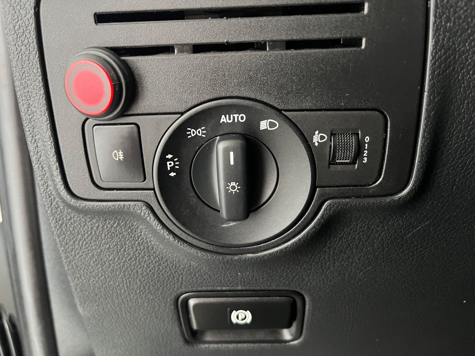 Gul Mercedes Vito 114 fra 2017