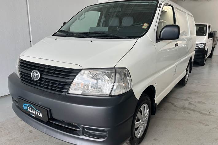 Hvid Toyota HiAce fra 2009