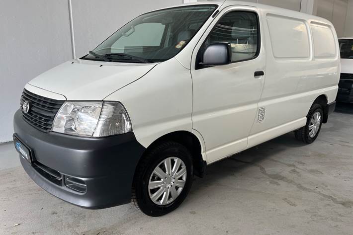 Hvid Toyota HiAce fra 2009