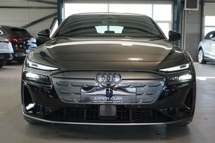 Grå Audi A6 e-tron fra 2025