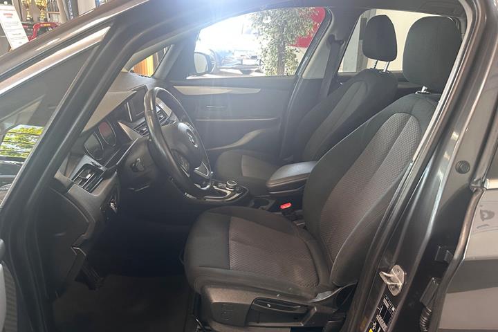 Grå BMW 225xe fra 2019