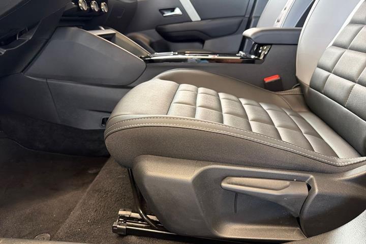 Hvid Citroën ë-C4 X fra 2024