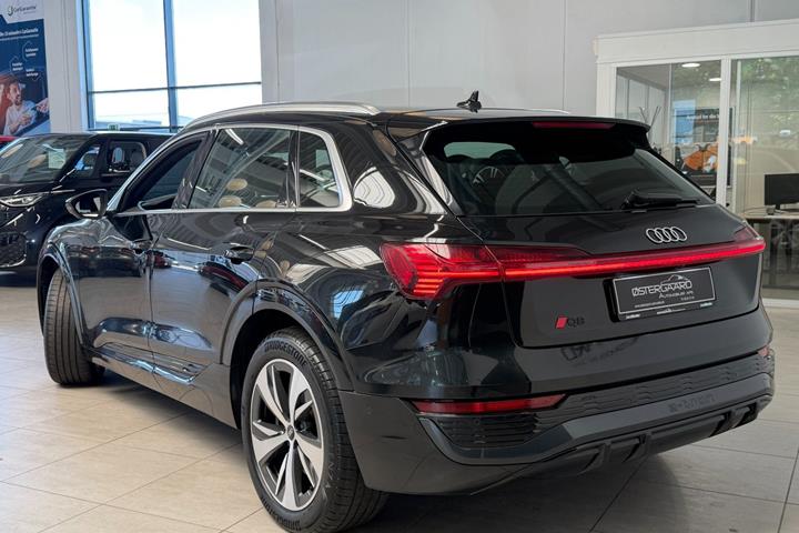 Sort Audi Q8 e-tron fra 2024