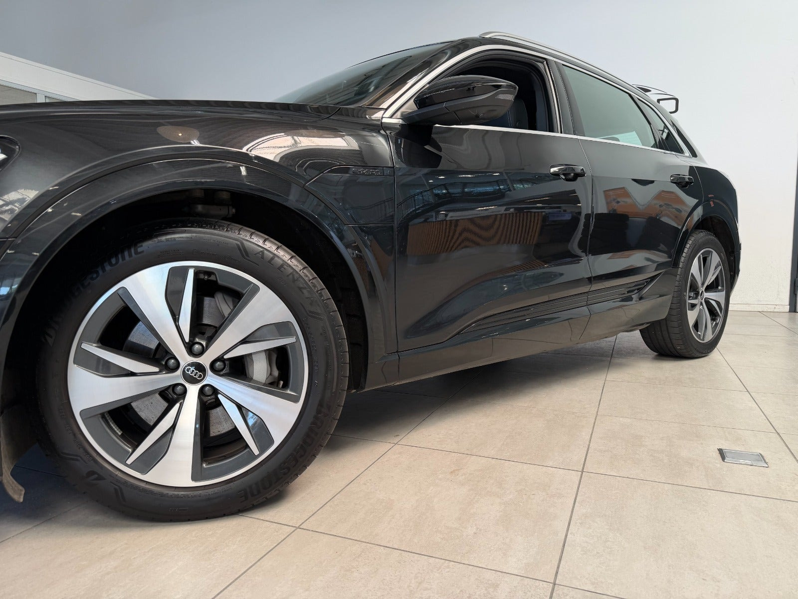 Sort Audi Q8 e-tron fra 2024