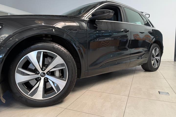 Sort Audi Q8 e-tron fra 2024