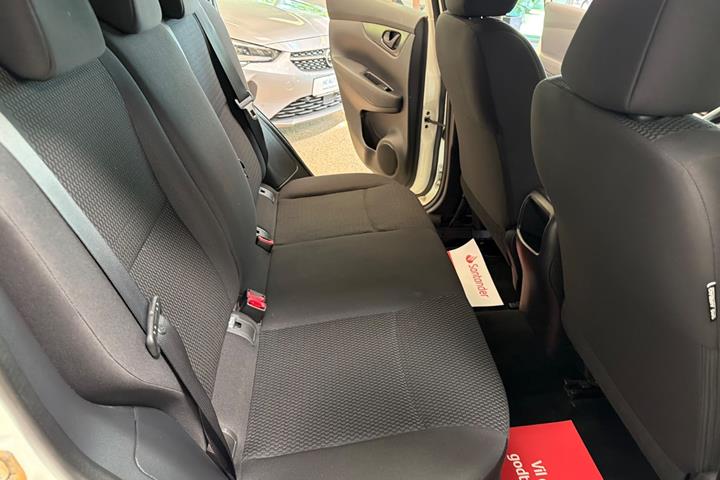 Hvid Nissan Qashqai fra 2019