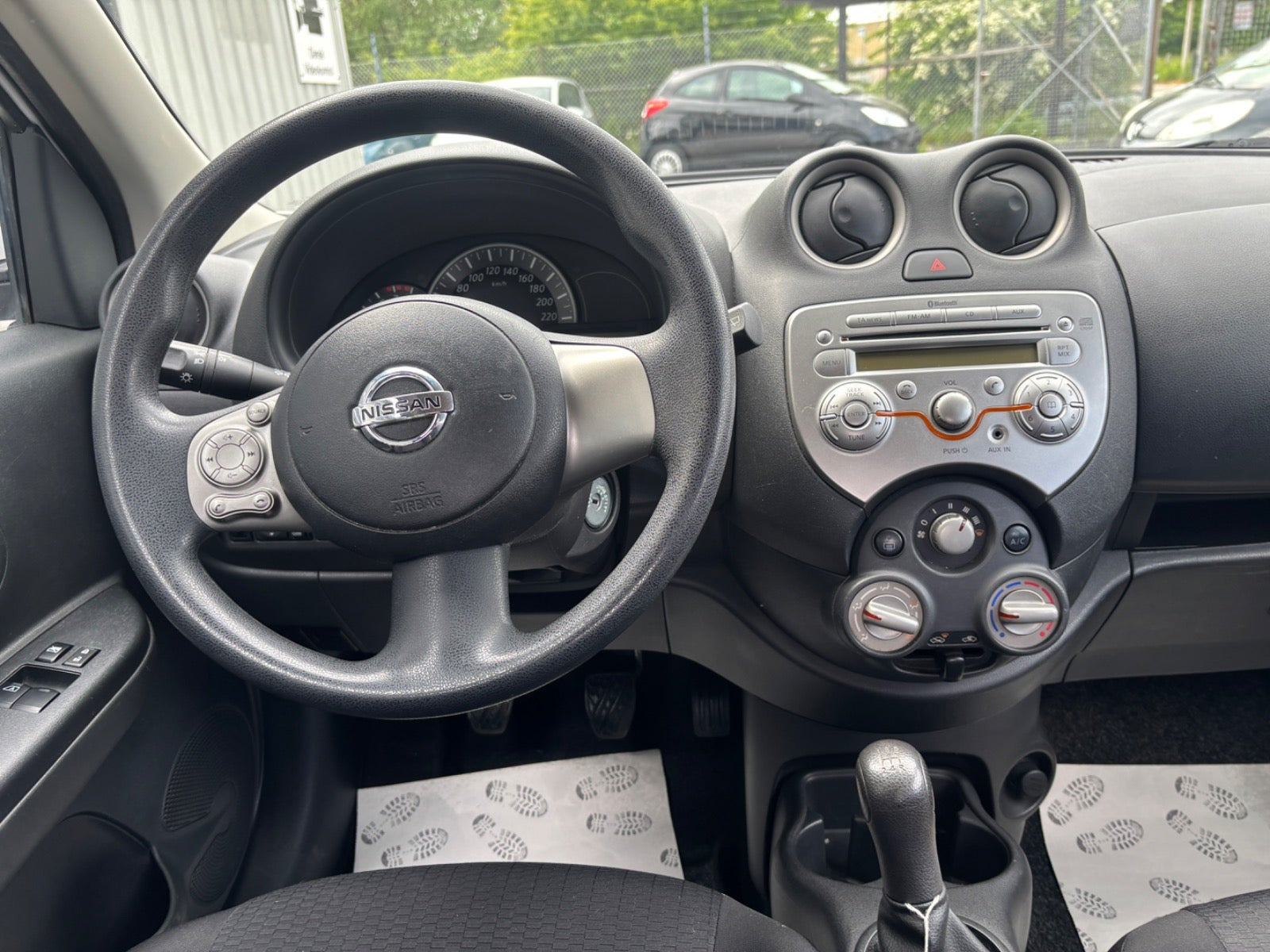 Hvid Nissan Micra fra 2012