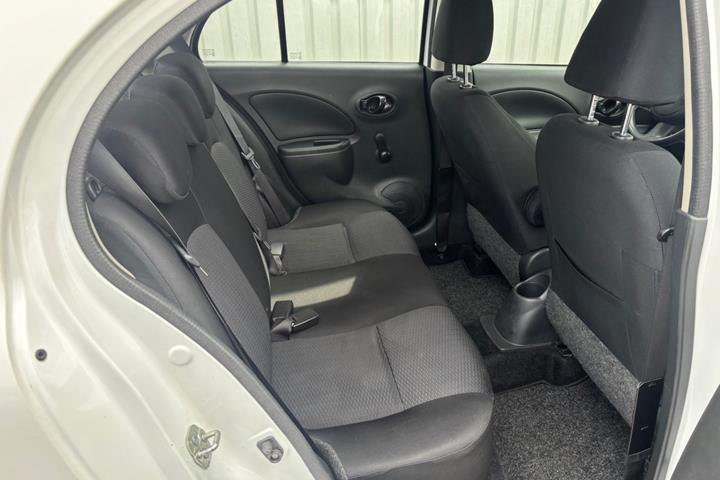Hvid Nissan Micra fra 2012