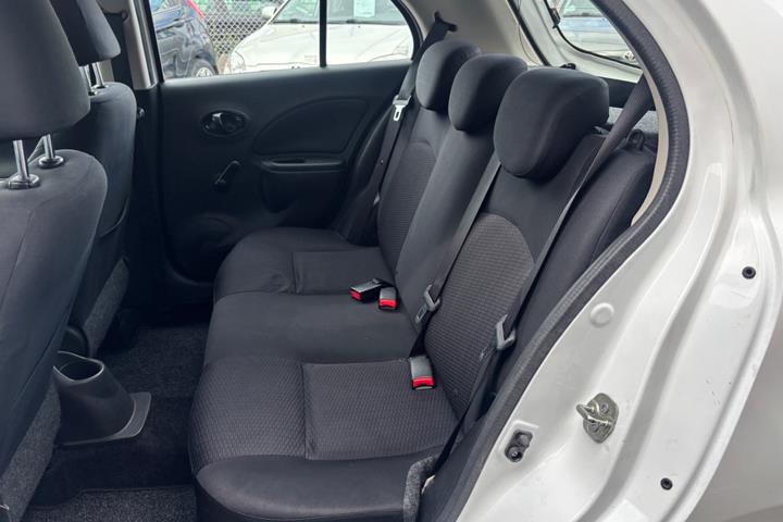 Hvid Nissan Micra fra 2012