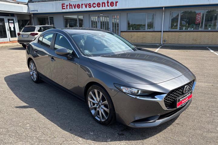 Grå Mazda 3 fra 2019 set udefra